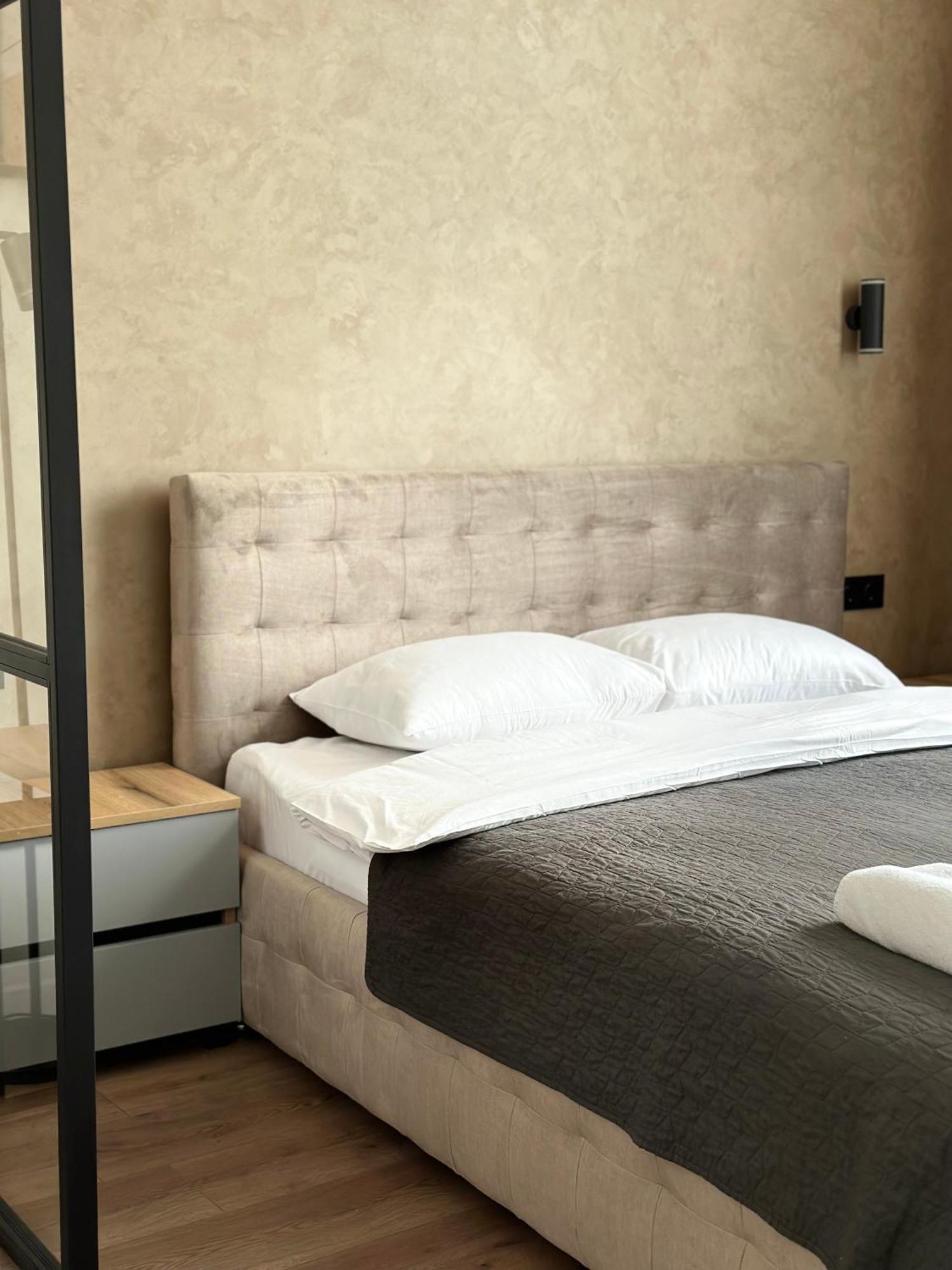 Romantic Apartments - In The Center Of Lviv , King-Size Bed エクステリア 写真