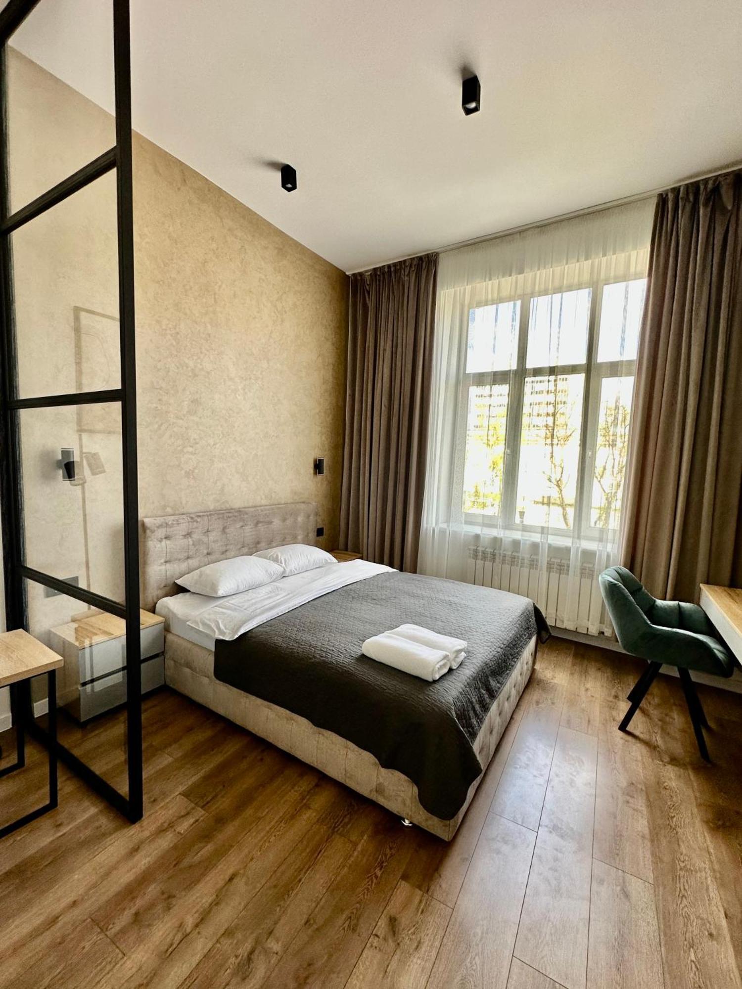 Romantic Apartments - In The Center Of Lviv , King-Size Bed エクステリア 写真