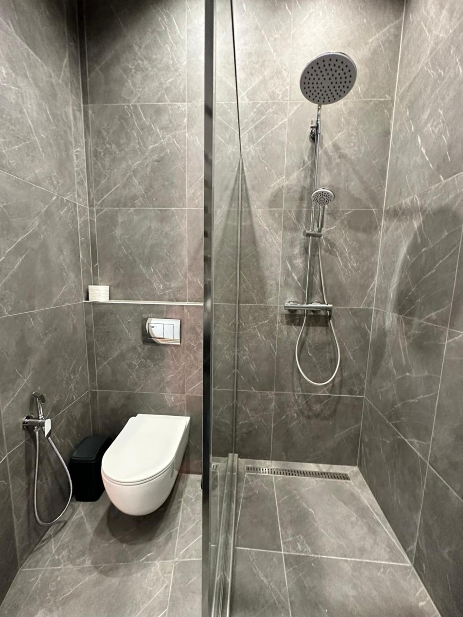 Romantic Apartments - In The Center Of Lviv , King-Size Bed エクステリア 写真