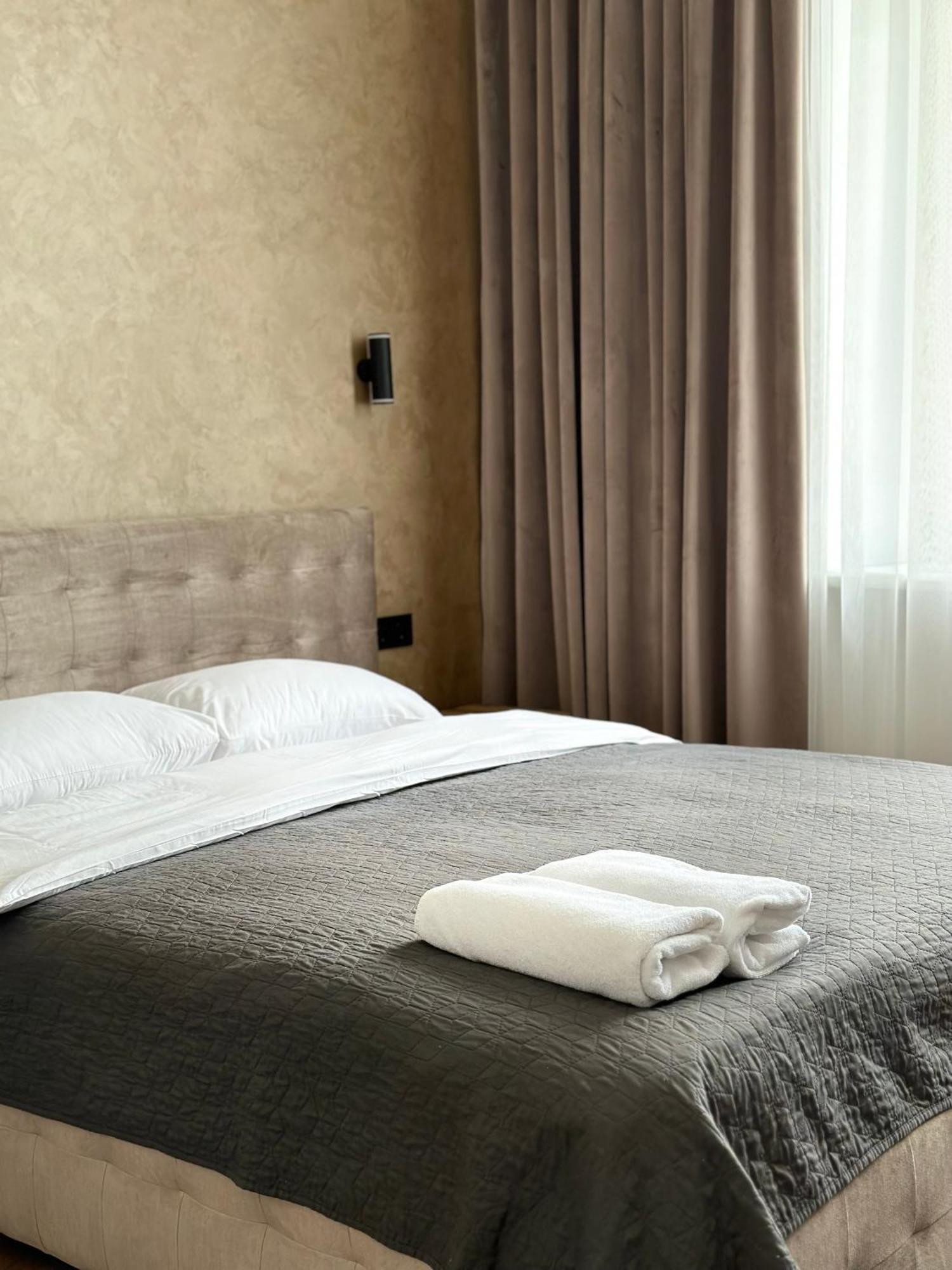 Romantic Apartments - In The Center Of Lviv , King-Size Bed エクステリア 写真