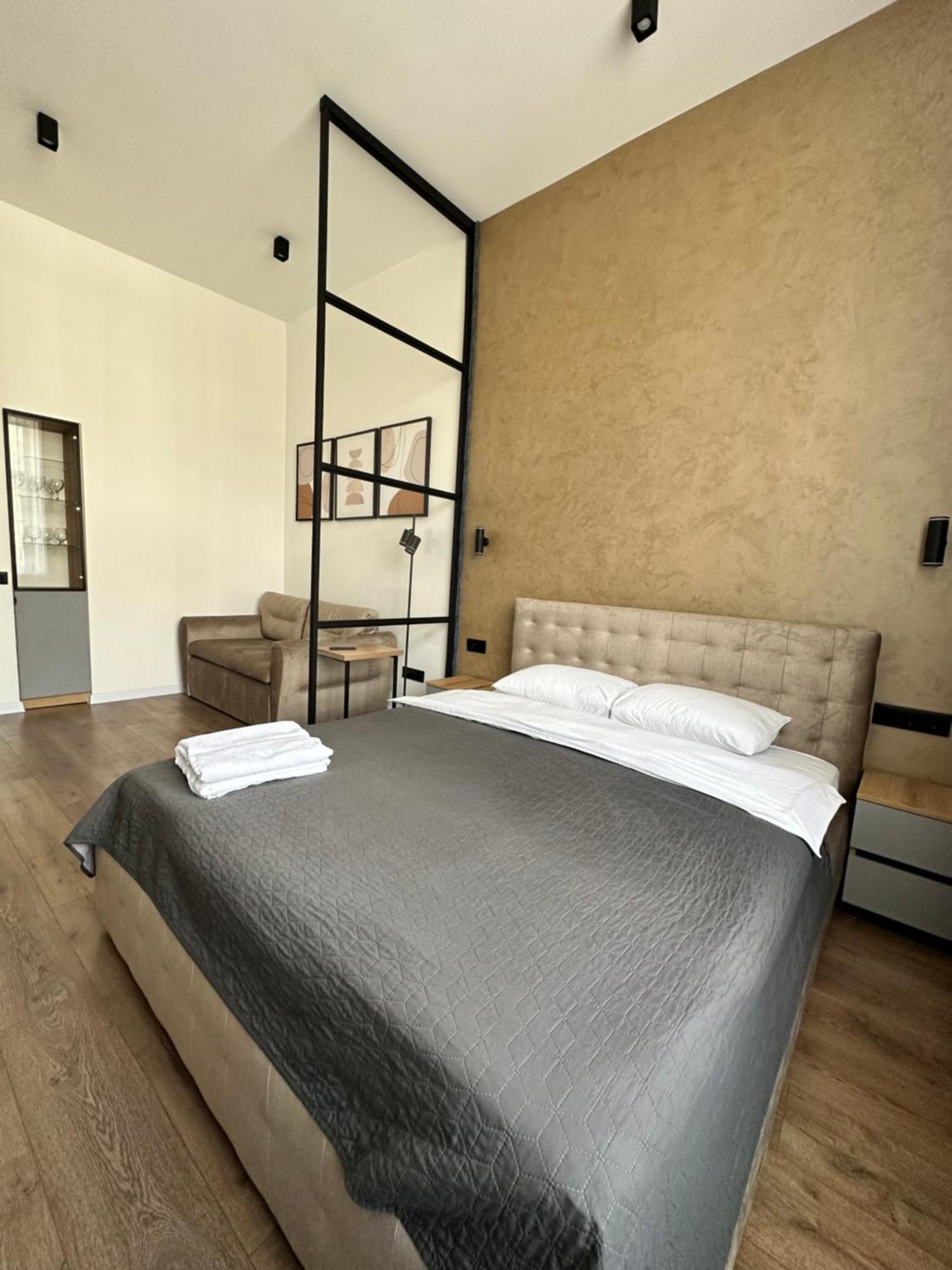 Romantic Apartments - In The Center Of Lviv , King-Size Bed エクステリア 写真