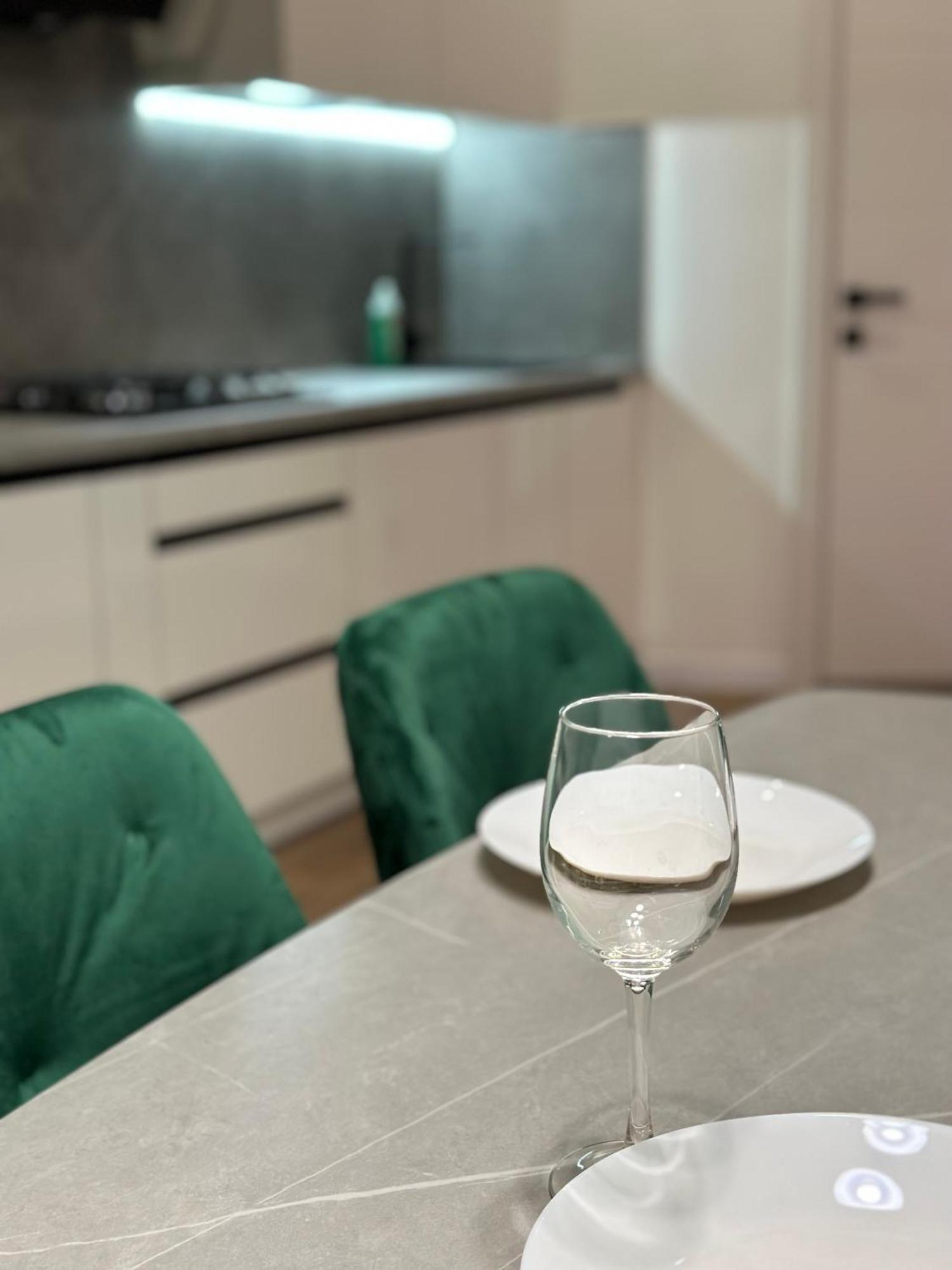 Romantic Apartments - In The Center Of Lviv , King-Size Bed エクステリア 写真